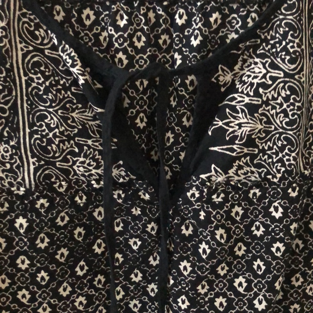 Last chance- Navy and Off-White Patterned Blouse - Picture 3 of 4